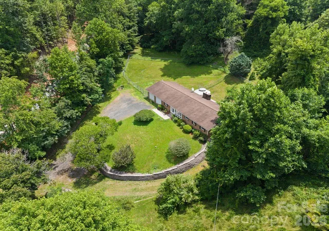 Homes for sale in Green Mountain, NC | 528 Baccus Siding Rd, Green Mountain, NC 28740 | MLS# 4398758