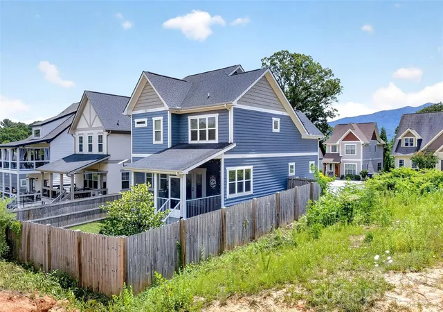 Photo 4 of Single family home for sale at 22 Tudor Way, Black Mountain, NC 28711 | MLS# 4398761 | Listing updated on 2026-09-03