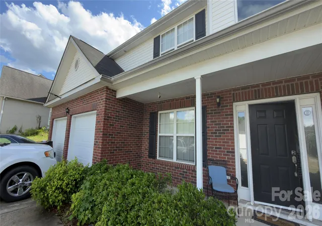 Photo 2 of Single family home for sale at 5227 Eagle Crk Dr, Charlotte, NC 28269 | MLS# 4398762 | Listing updated on 2026-07-28