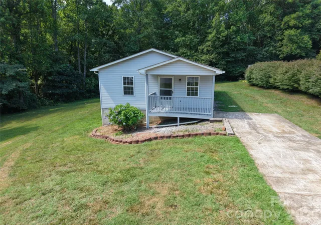 Photo 3 of Single family home for sale at 4843 Mayfield Dr, Granite Falls, NC 28630 | MLS# 4398784 | Listing updated on 2026-09-29