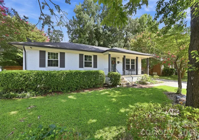 Photo 1 of Single family home for sale at 4116 Tipperary Pl, Charlotte, NC 28215 | MLS# 4398793 | Listing updated on 2026-10-02