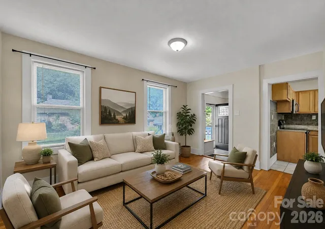 Photo 2 of Single family home for sale at 10 Enka Oak St, Candler, NC 28715 | MLS# 4398797 | Listing updated on 2026-10-02