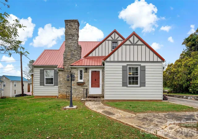 Photo 2 of Single family home for sale at 141 N Madison St, Marion, NC 28752 | MLS# 4398809 | Listing updated on 2026-09-02