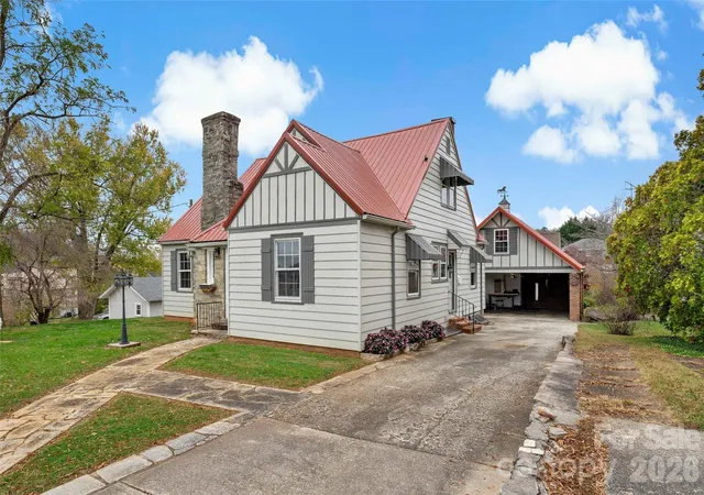 Photo 3 of Single family home for sale at 141 N Madison St, Marion, NC 28752 | MLS# 4398809 | Listing updated on 2026-09-02