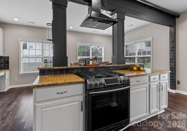 Photo 3 of Single family home for sale at 9407 Hillston Ridge Rd, Huntersville, NC 28078 | MLS# 4398846 | Listing updated on 2026-09-28