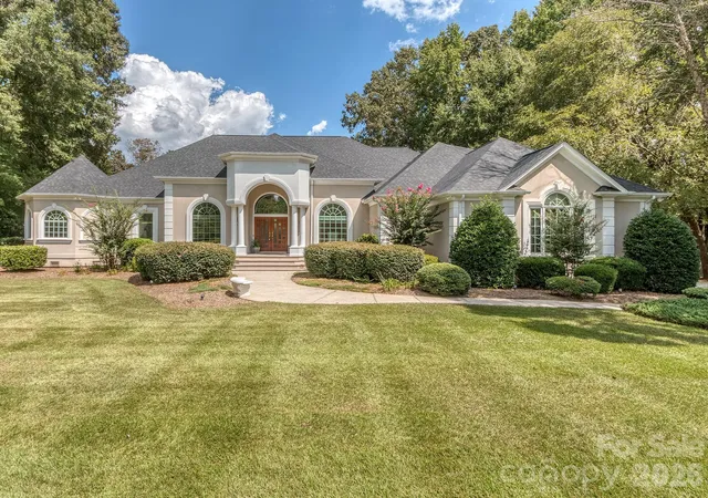 Photo 1 of Single family home for sale at 1733 White Pond Ln, Waxhaw, NC 28173 | MLS# 4398869 | Listing updated on 2026-10-06