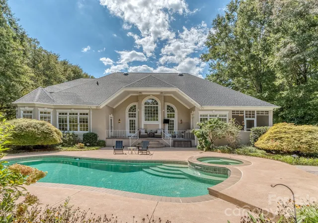 Photo 2 of Single family home for sale at 1733 White Pond Ln, Waxhaw, NC 28173 | MLS# 4398869 | Listing updated on 2026-10-06