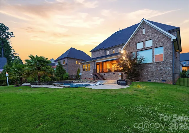 Photo 4 of Single family home for sale at 1016 Ladera Dr, Waxhaw, NC 28173 | MLS# 4398888 | Listing updated on 2026-08-30