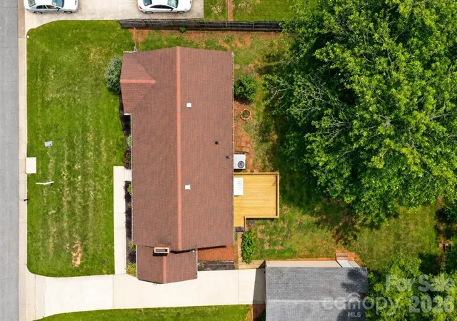 Photo 3 of Single family home for sale at 232 Hartness Rd, Statesville, NC 28677 | MLS# 4398892 | Listing updated on 2026-10-07