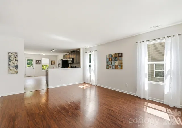 Photo 3 of Single family home for sale at 757 Willow Crk Dr, Gastonia, NC 28054 | MLS# 4398894 | Listing updated on 2026-08-12