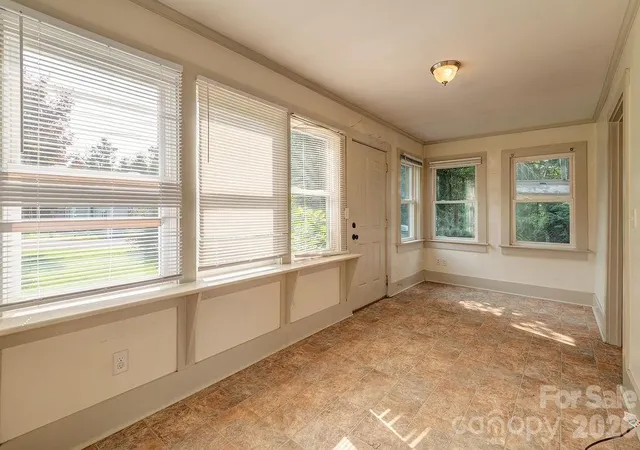 3rd image of 648 Lakeshore Dr, Asheville, NC 28804 | MLS# 4398903