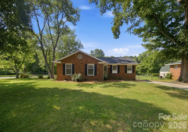 Photo 1 of Single family home for sale at 1401 Grovewood Dr, Charlotte, NC 28208 | MLS# 4398914 | Listing updated on 2026-09-04