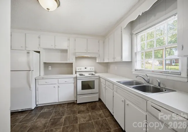 Photo 3 of Single family home for sale at 1401 Grovewood Dr, Charlotte, NC 28208 | MLS# 4398914 | Listing updated on 2026-09-04