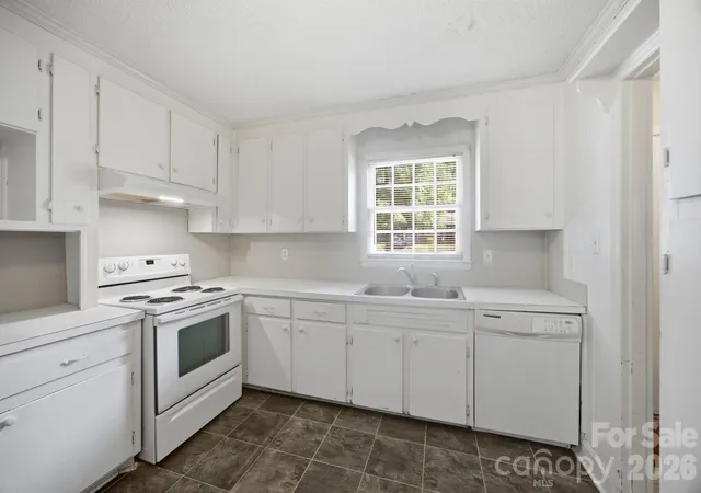 Photo 4 of Single family home for sale at 1401 Grovewood Dr, Charlotte, NC 28208 | MLS# 4398914 | Listing updated on 2026-09-04