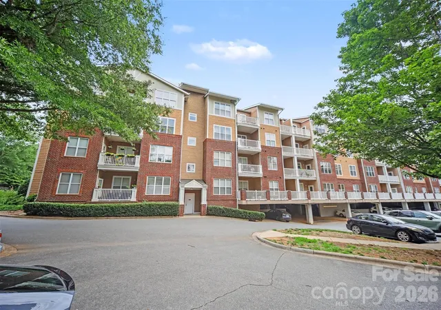 2nd image of 1000 E Woodlawn Rd #415, Charlotte, NC 28209 | MLS# 4398955