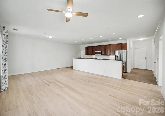 3rd image of 1000 E Woodlawn Rd #415, Charlotte, NC 28209 | MLS# 4398955