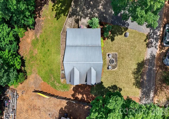Homes for sale in New London, NC | 108 Beach Dr, New London, NC 28127 | MLS# 4398963