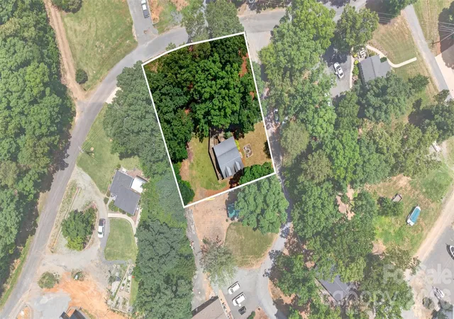 Homes for sale in New London, NC | 108 Beach Dr, New London, NC 28127 | MLS# 4398963