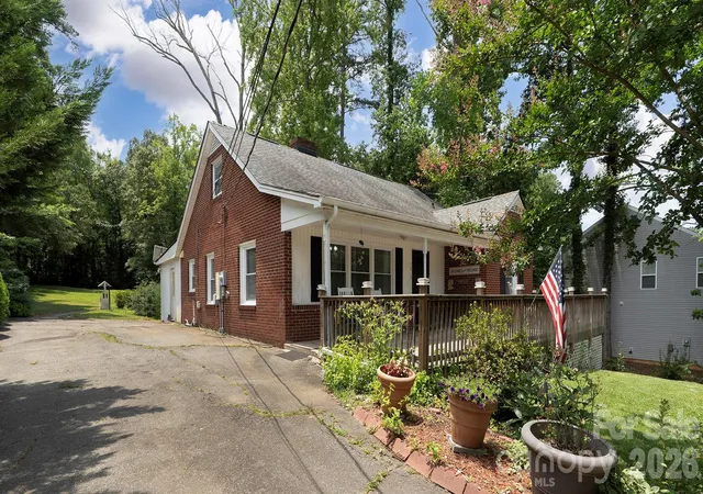 Photo 2 of Single family home for sale at 7816 E Lane Dr, Charlotte, NC 28212 | MLS# 4398982 | Listing updated on 2026-10-19