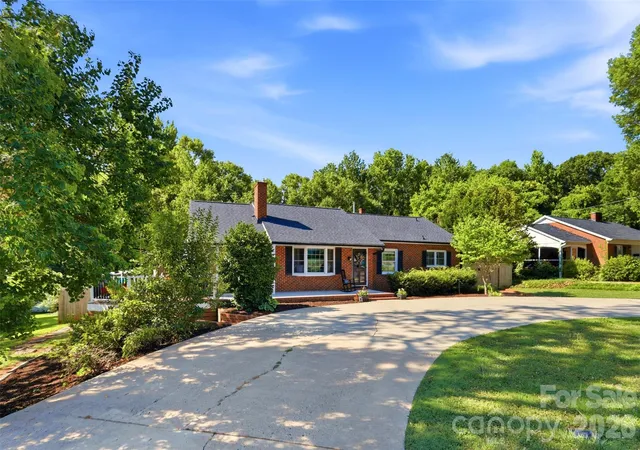Photo 2 of Single family home for sale at 2201 Armstrong Park Dr, Gastonia, NC 28054 | MLS# 4399022 | Listing updated on 2026-08-29