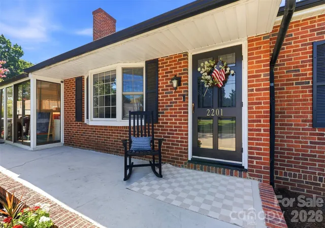 Photo 3 of Single family home for sale at 2201 Armstrong Park Dr, Gastonia, NC 28054 | MLS# 4399022 | Listing updated on 2026-08-29