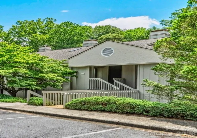 Homes for sale in Asheville, NC | 106 Abbey Cir, Asheville, NC 28805 | MLS# 4399040