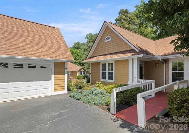 2nd image of 1301 Hyde Park Dr, Asheville, NC 28806 | MLS# 4399054