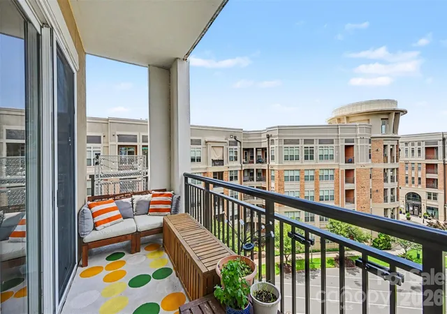 5th image of 4620 Piedmont Row Dr #418, Charlotte, NC 28210 | MLS# 4399059