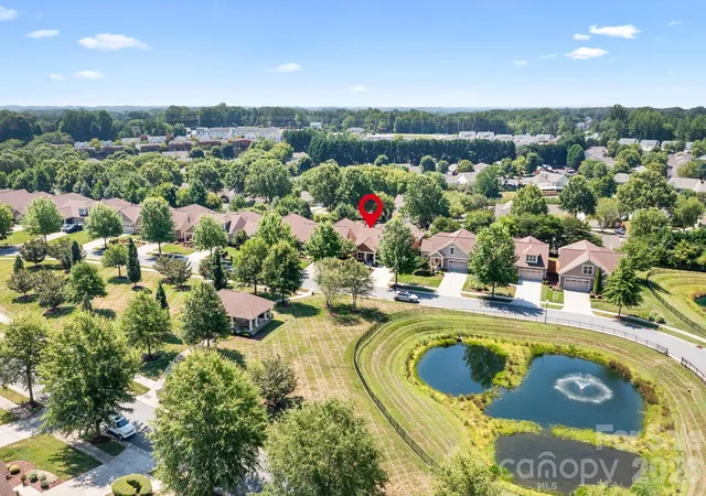 Photo 2 of Single family home for sale at 127 Brawley Point Cir, Mooresville, NC 28117 | MLS# 4399063 | Listing updated on 2026-09-16