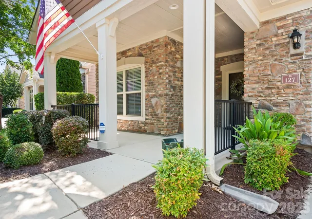 Photo 4 of Single family home for sale at 127 Brawley Point Cir, Mooresville, NC 28117 | MLS# 4399063 | Listing updated on 2026-09-16