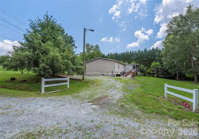 Homes for sale in Horse Shoe, NC | 992 Brickyard Rd, Horse Shoe, NC 28742 | MLS# 4399067