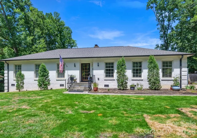 Photo 1 of Single family home for sale at 1401 Worcaster Pl, Charlotte, NC 28211 | MLS# 4399075 | Listing updated on 2026-09-03