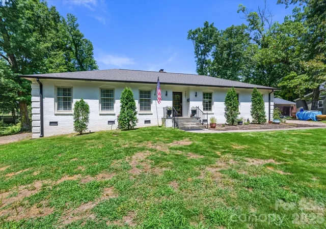 Photo 29 of Single family home for sale at 1401 Worcaster Pl, Charlotte, NC 28211 | MLS# 4399075 | Listing updated on 2026-09-03