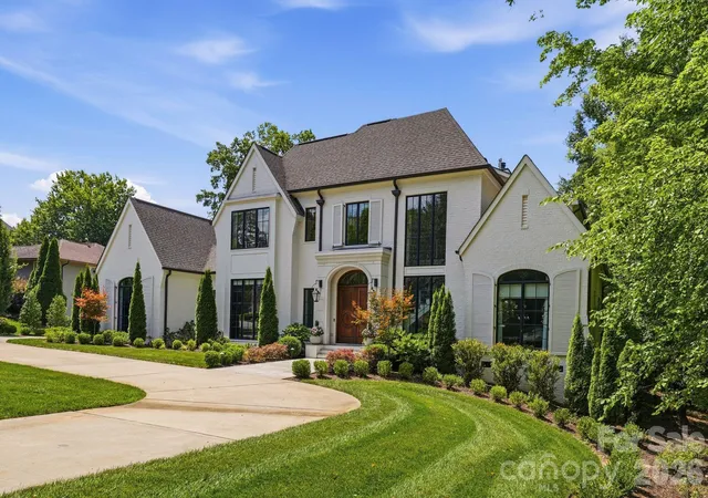 Photo 3 of Sale Pending at 4420 Forest Hills Dr, Charlotte, NC 28226 | MLS# 4399080 | Listing updated on 2026-10-05