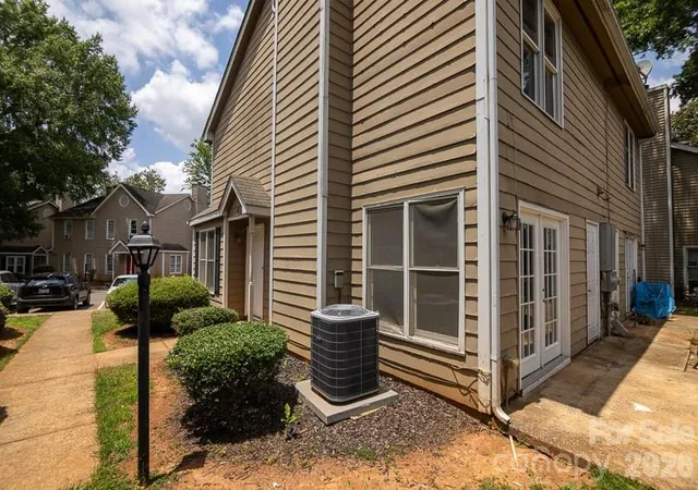 image of 3142 Driftwood Dr #B, Charlotte, NC 28205 | MLS# 4399113