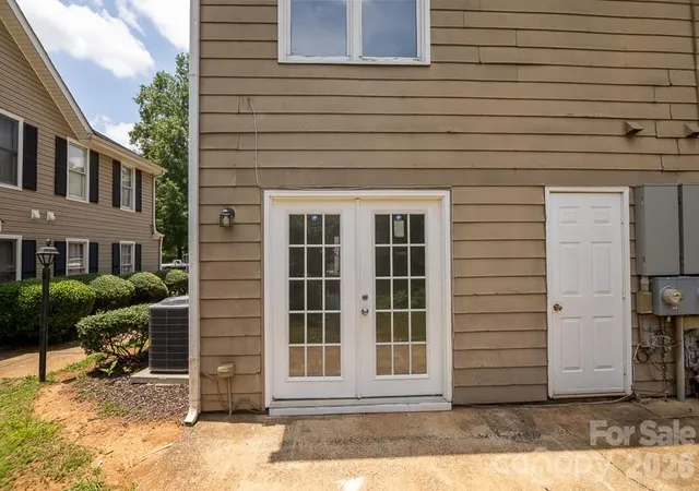 image of 3142 Driftwood Dr #B, Charlotte, NC 28205 | MLS# 4399113