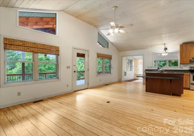 5th image of 16 Turtle Dove Trl, Burnsville, NC 28714 | MLS# 4399119