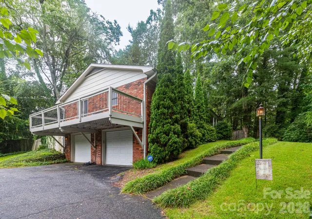 Photo 1 of Single family home for sale at 936 Toxaway Dr, Hendersonville, NC 28791 | MLS# 4399122 | Listing updated on 2026-07-21