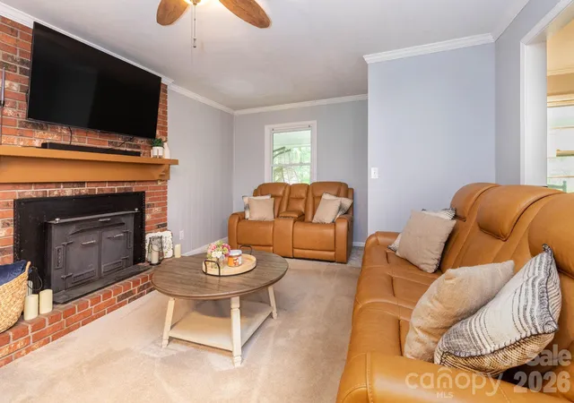 Photo 4 of Single family home for sale at 936 Toxaway Dr, Hendersonville, NC 28791 | MLS# 4399122 | Listing updated on 2026-07-21