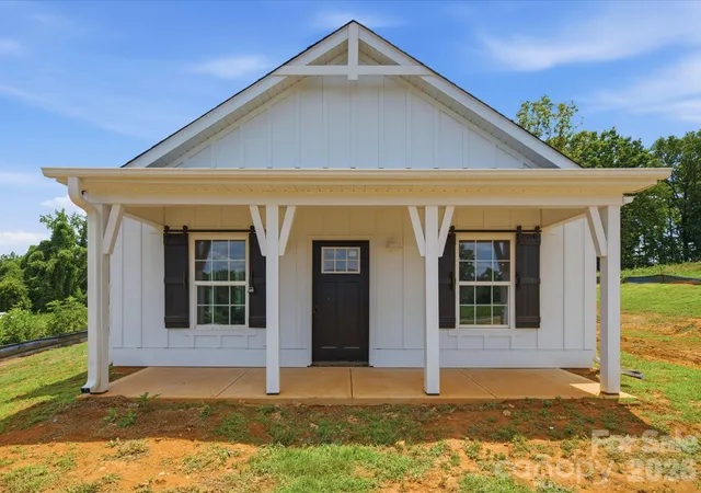Photo 2 of Single family home for sale at 1432 Blackbird Dr, Clover, SC 29710 | MLS# 4399128 | Listing updated on 2026-07-22