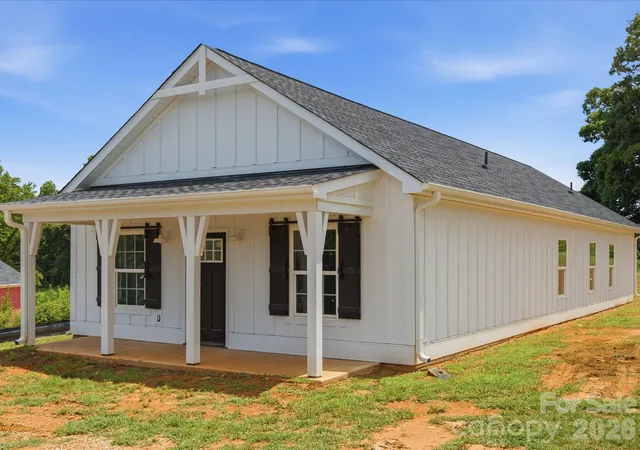 Photo 4 of Single family home for sale at 1432 Blackbird Dr, Clover, SC 29710 | MLS# 4399128 | Listing updated on 2026-07-22