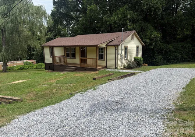 Photo 3 of Single family home for sale at 276 Kathy St, Marion, NC 28752 | MLS# 4399135 | Listing updated on 2026-09-01