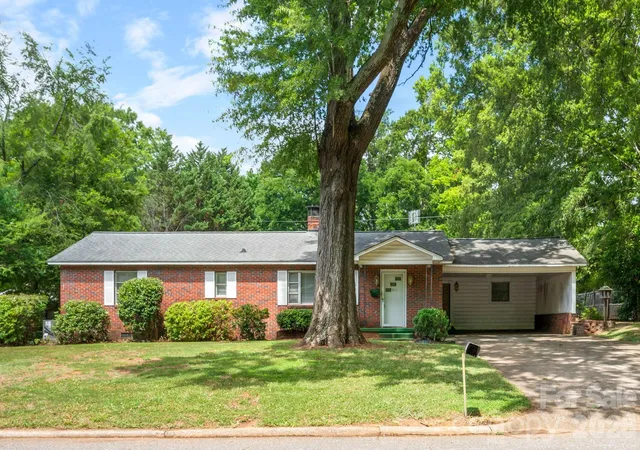 Photo 1 of Sale Pending at 811 Katherine Ave, Kings Mountain, NC 28086 | MLS# 4399194 | Listing updated on 2026-08-24