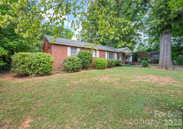 Photo 3 of Sale Pending at 811 Katherine Ave, Kings Mountain, NC 28086 | MLS# 4399194 | Listing updated on 2026-08-24