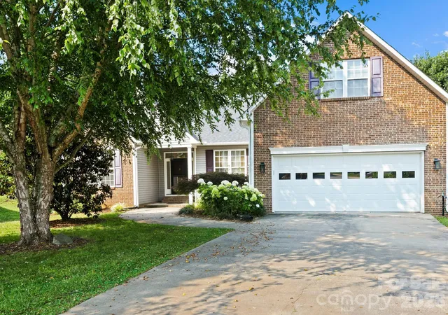 Photo 1 of Single family home for sale at 412 Silo Dr, Asheville, NC 28806 | MLS# 4399227 | Listing updated on 2026-09-30