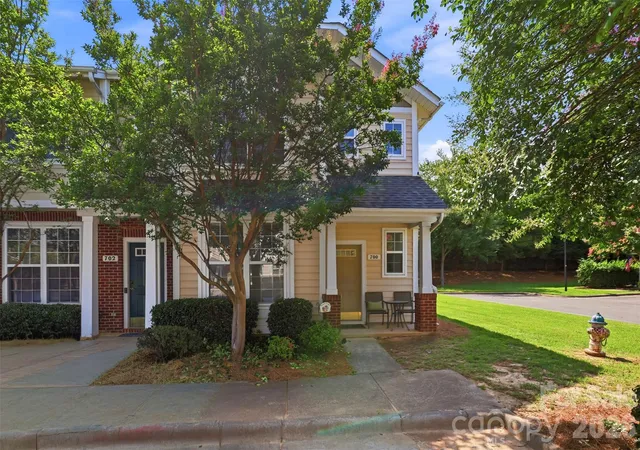 Homes for sale in Fort Mill, SC | 700 Shellstone Pl, Fort Mill, SC 29708 | MLS# 4399248