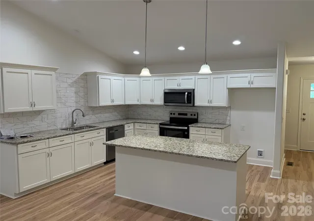 2nd image of 302 E Boyd St #Unit D, Maiden, NC 28650 | MLS# 4399264