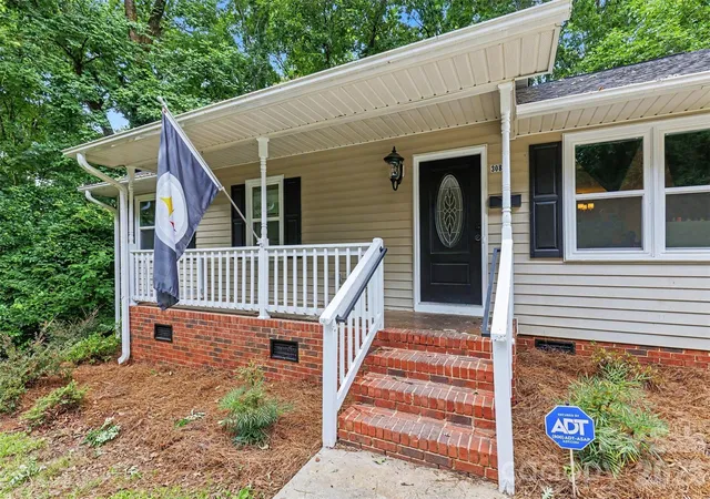 Homes for sale in Lancaster, SC | 308 Kershaw St, Lancaster, SC 29720 | MLS# 4399327