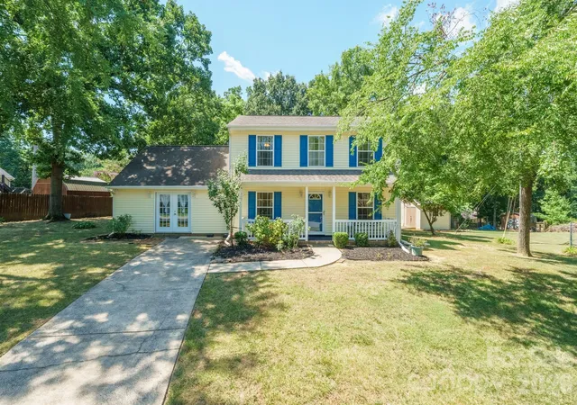 Photo 1 of Single family home for sale at 6421 Whitewater Dr, Charlotte, NC 28214 | MLS# 4399333 | Listing updated on 2026-07-30