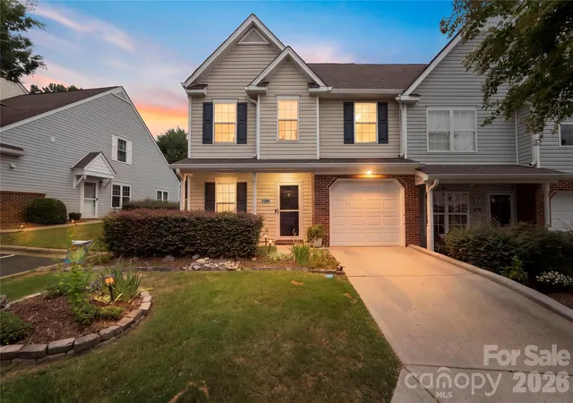 1st image of 806 Rock Lake Gln, Fort Mill, SC 29715 | MLS# 4399367